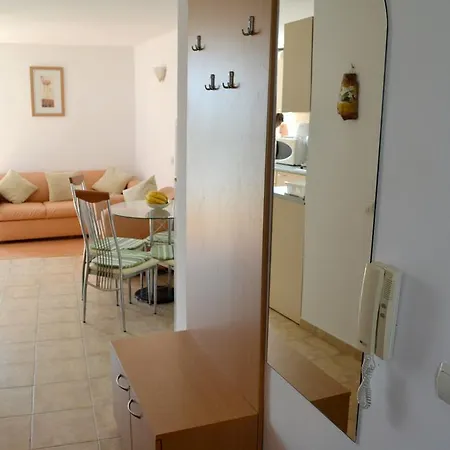One-bedroom Sunny Holiday-eh Lägenhet Slăntjev Brjag