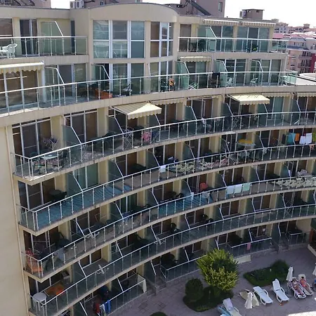 One-bedroom Sunny Holiday-eh Apartament *