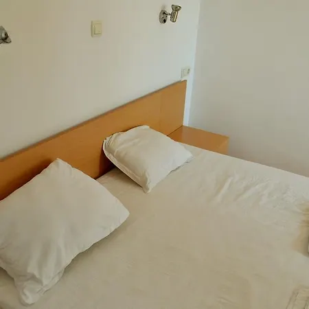 One-bedroom Sunny Holiday-eh Apartament